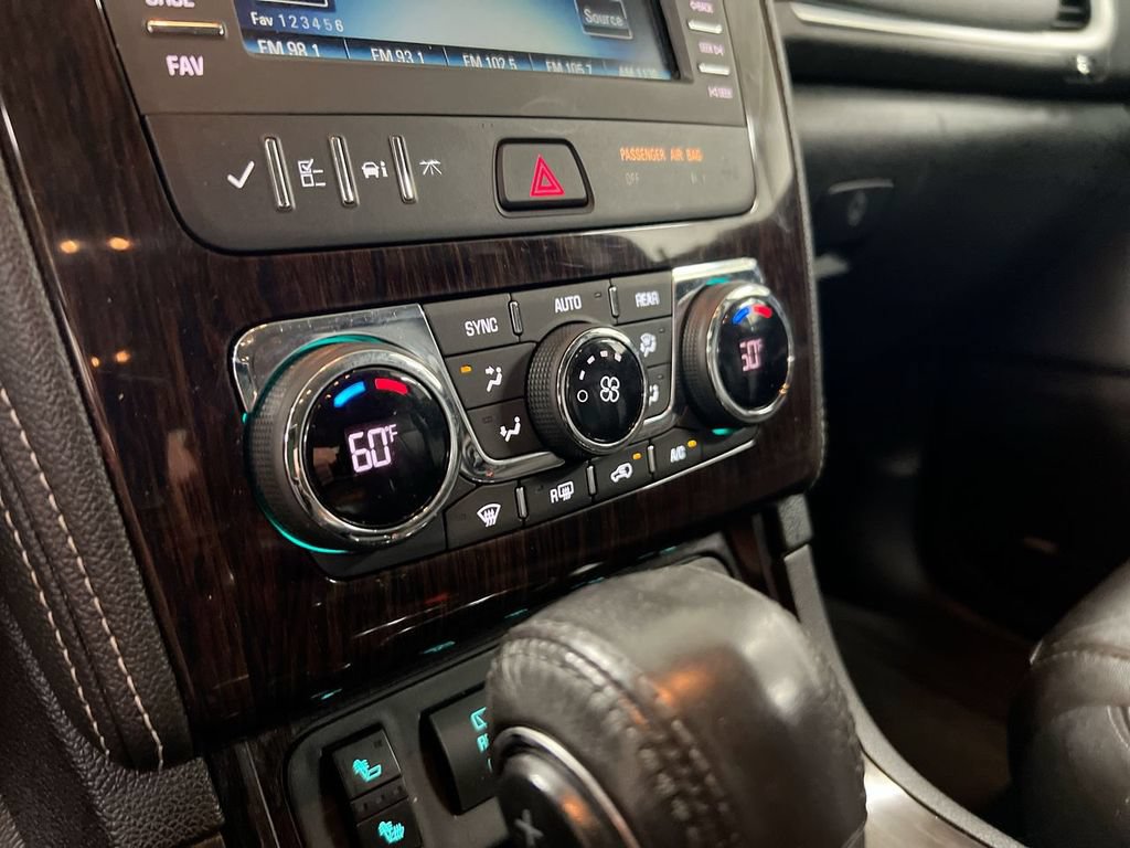 Used 2017 Chevrolet Traverse LT FWD image 16