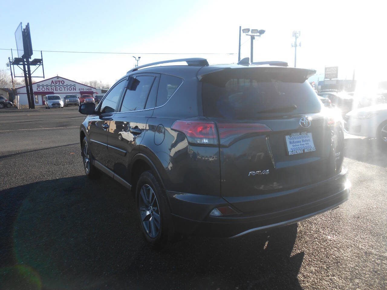 Used 2017 Toyota RAV4 XLE w/ Carpet Mat Package image 7