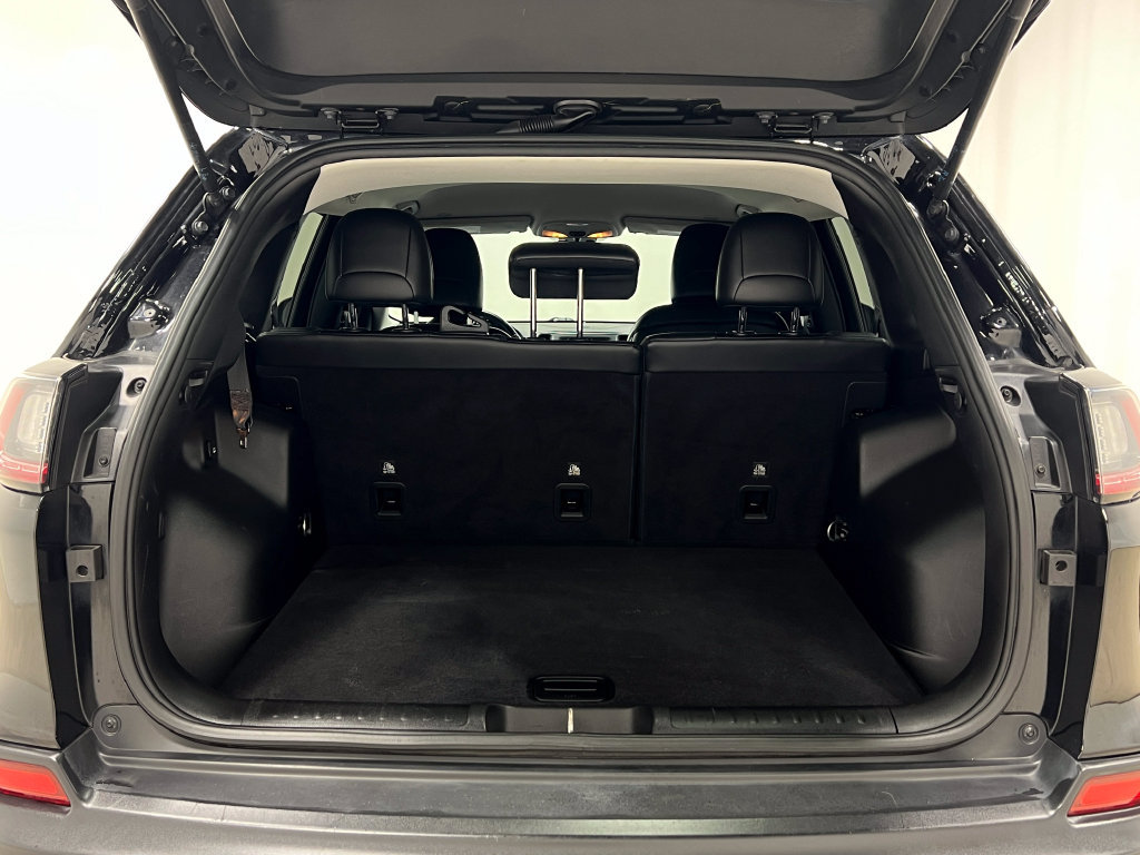 Used 2019 Jeep Cherokee Latitude Plus FWD image 27