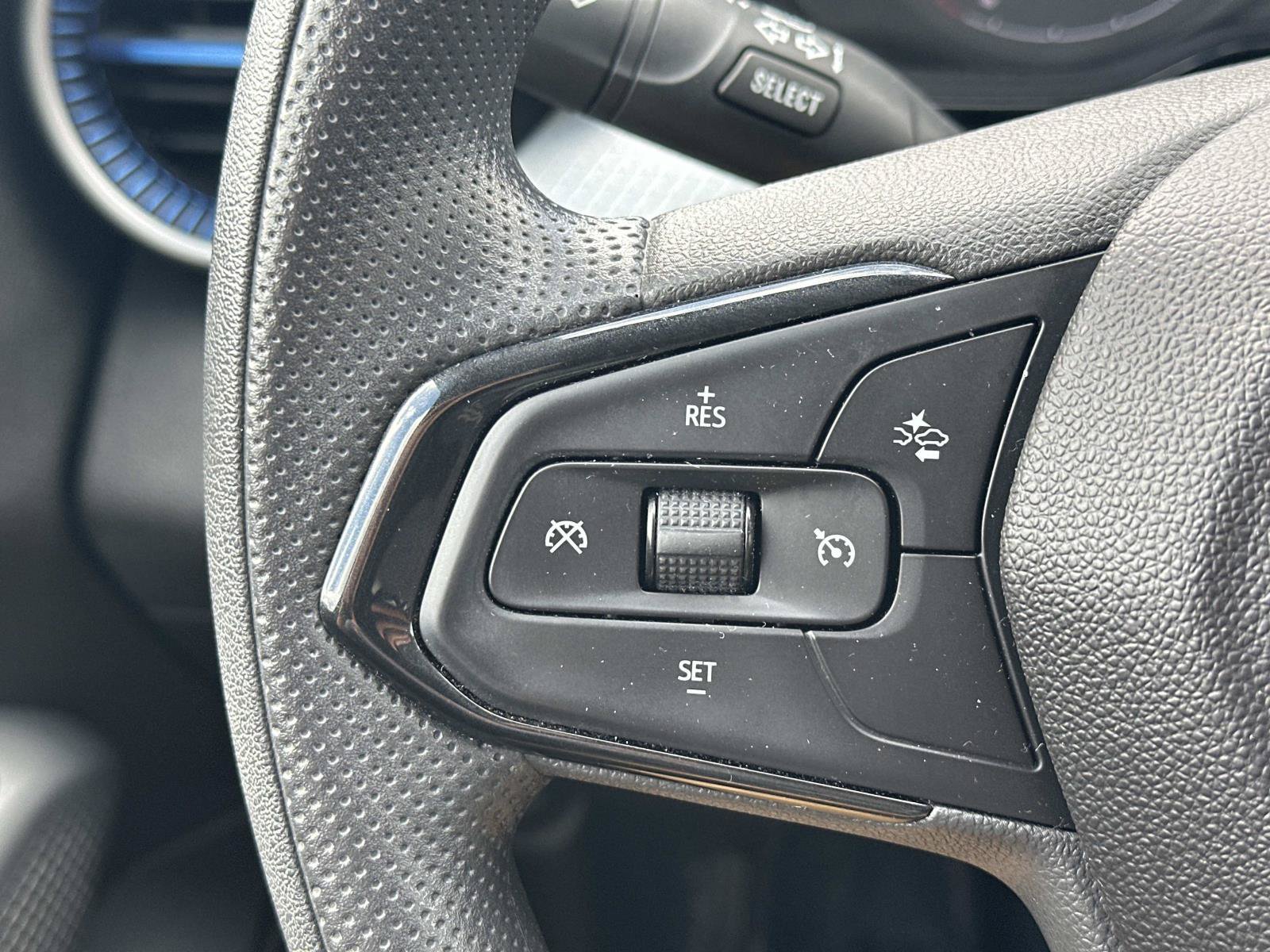 Certified 2024 Chevrolet Trax LS w/ LS Convenience Package FWD image 21