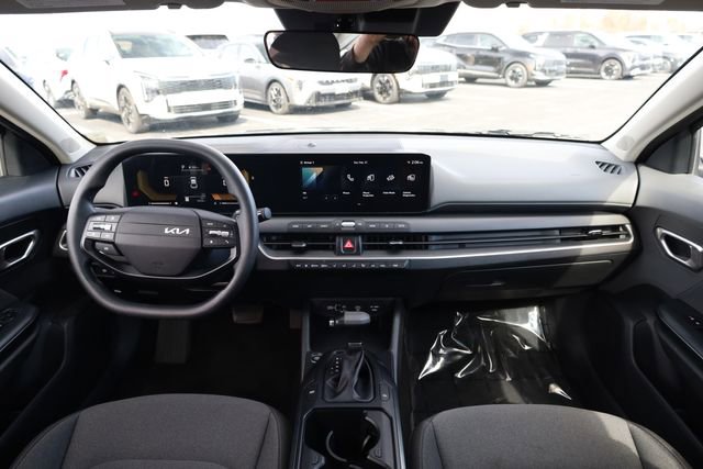 Used 2025 Kia K4 LXS image 14