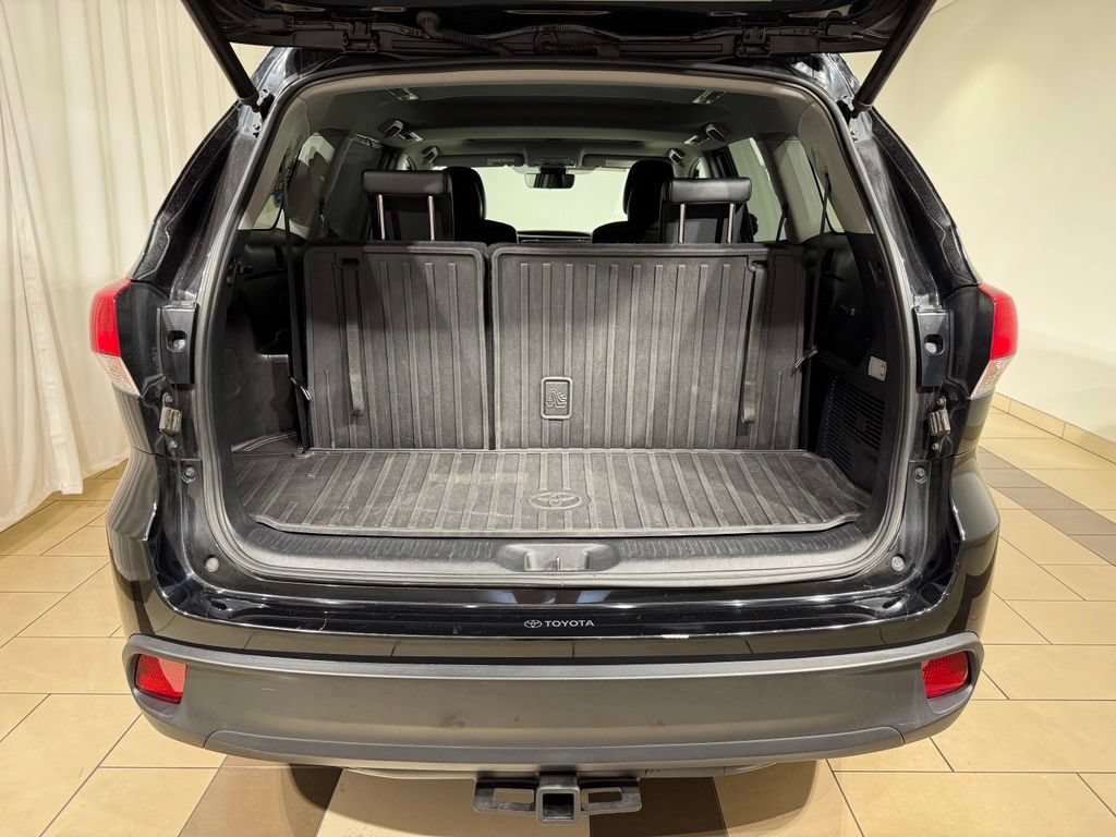Certified 2019 Toyota Highlander XLE AWD/4WD image 11