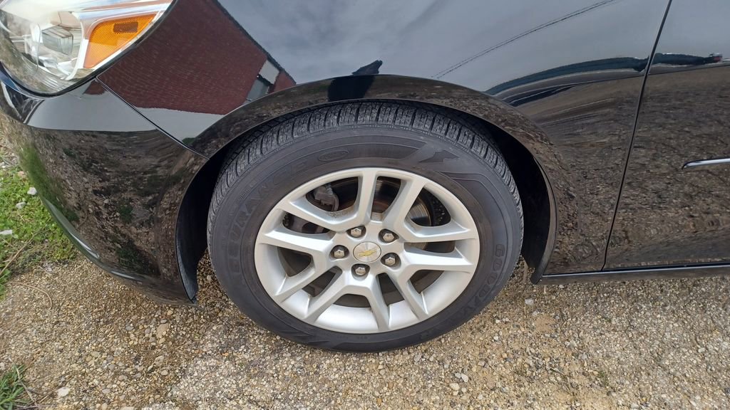 Used 2016 Chevrolet Malibu LT w/ Power Convenience Package image 3