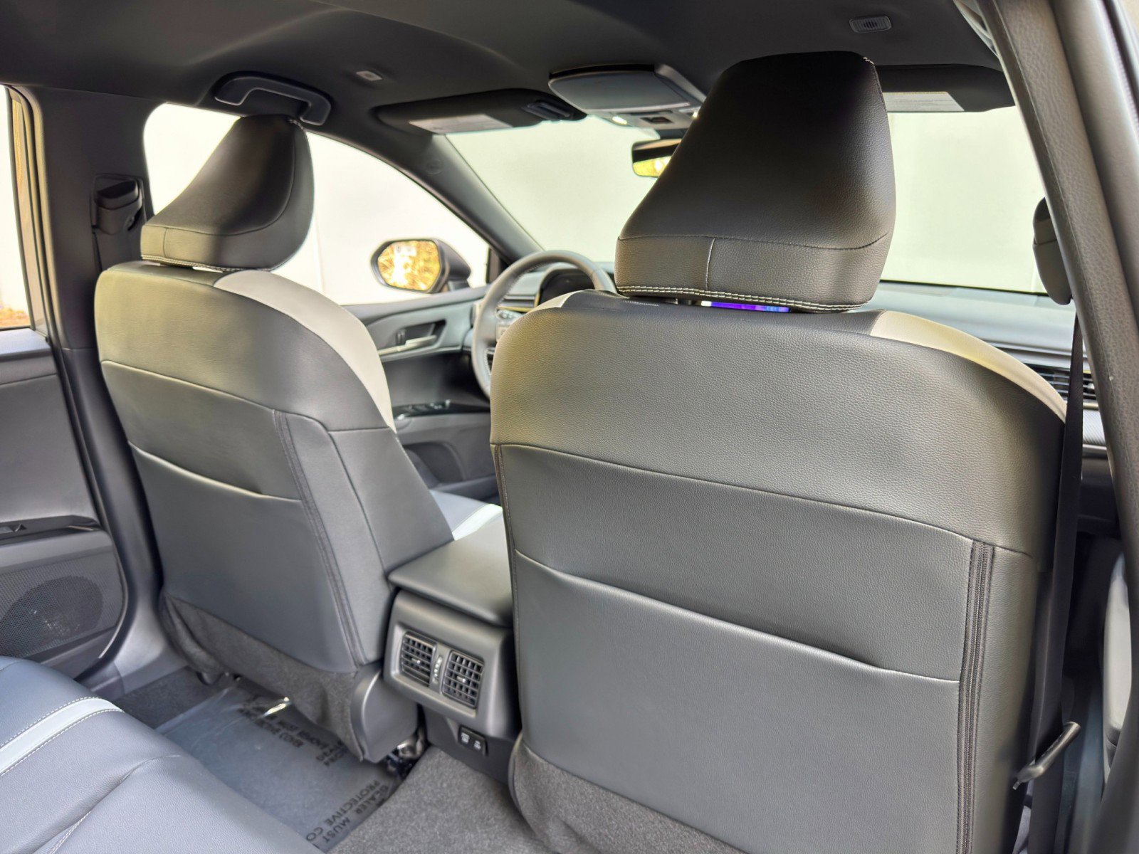 Used 2025 Toyota Camry SE w/ Convenience Package image 32