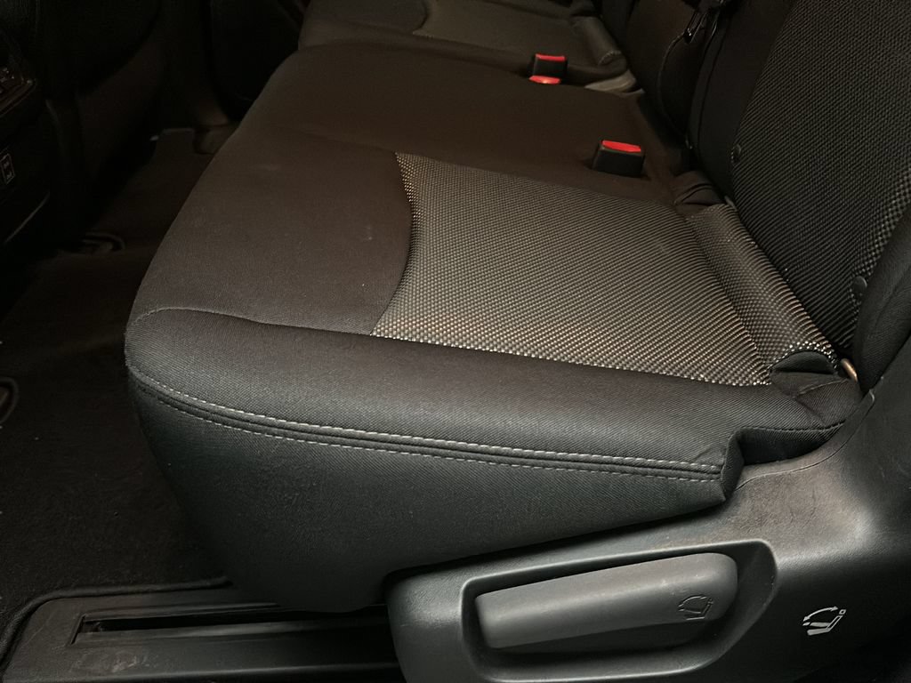 Used 2018 Nissan Pathfinder SV AWD/4WD image 15