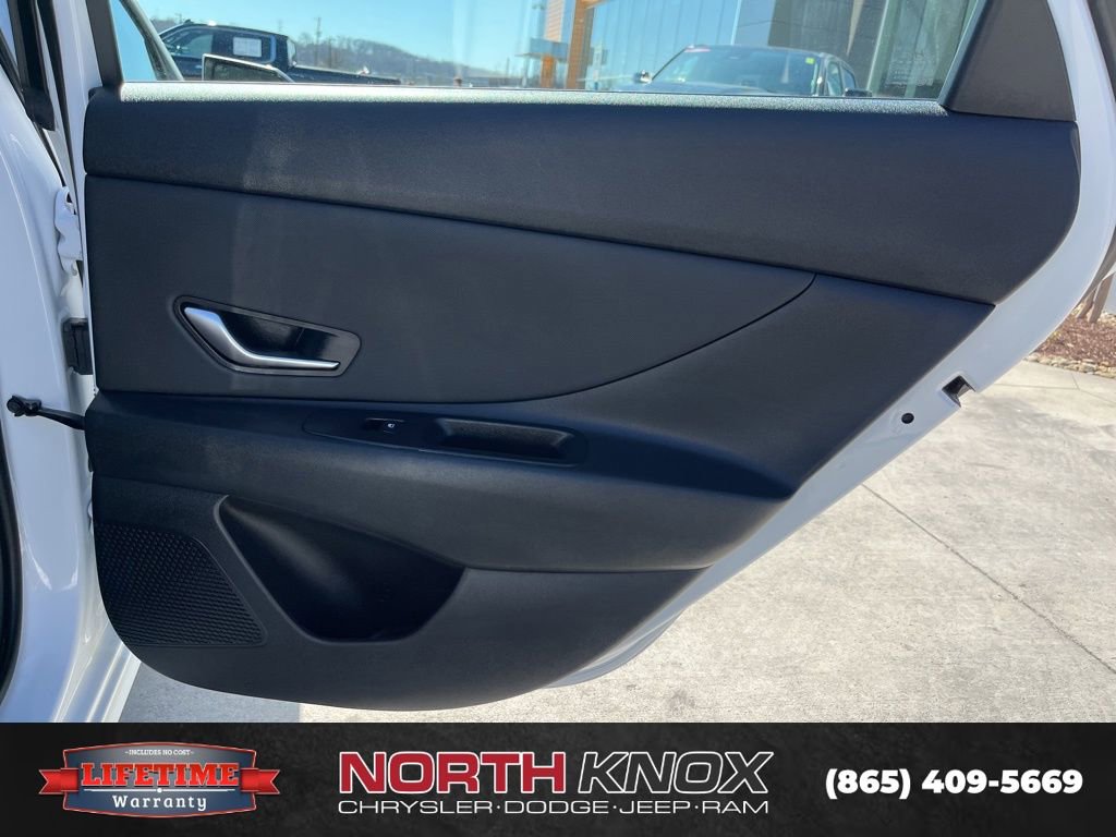 Used 2025 Hyundai Elantra SEL image 23