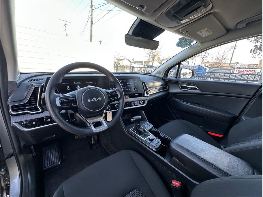 Used 2024 Kia Sportage LX image 2