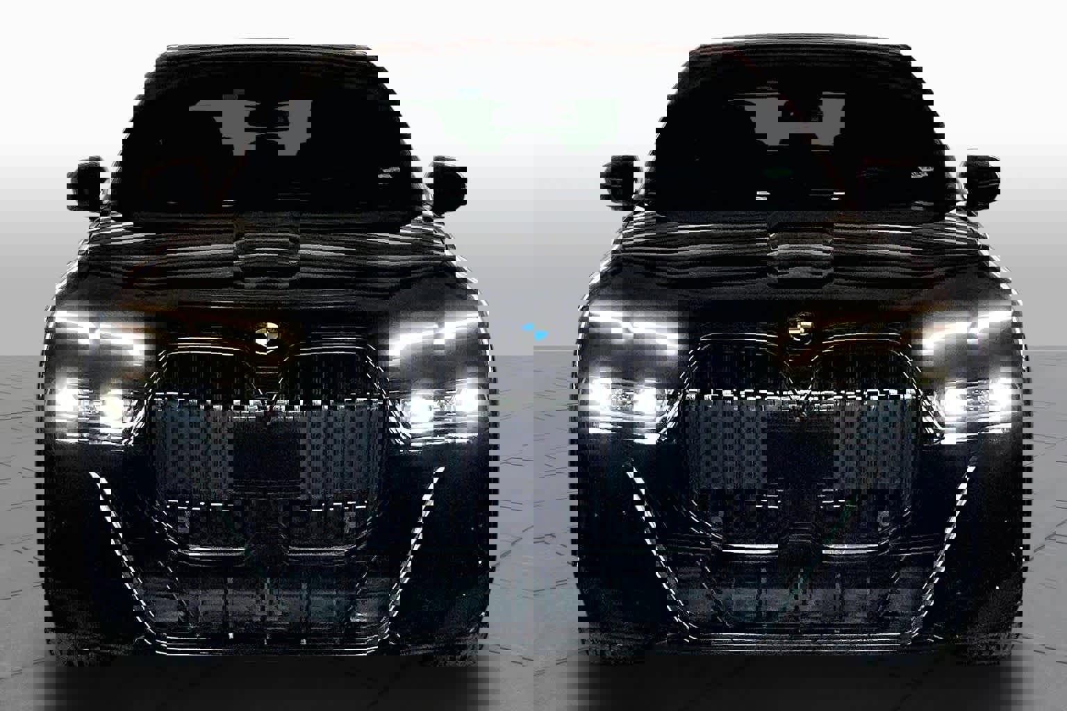 Used 2023 BMW 740i image 3