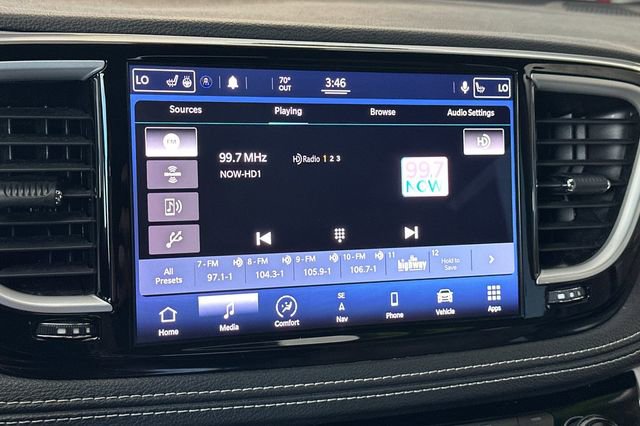 Used 2021 Chrysler Pacifica Touring-L FWD image 25