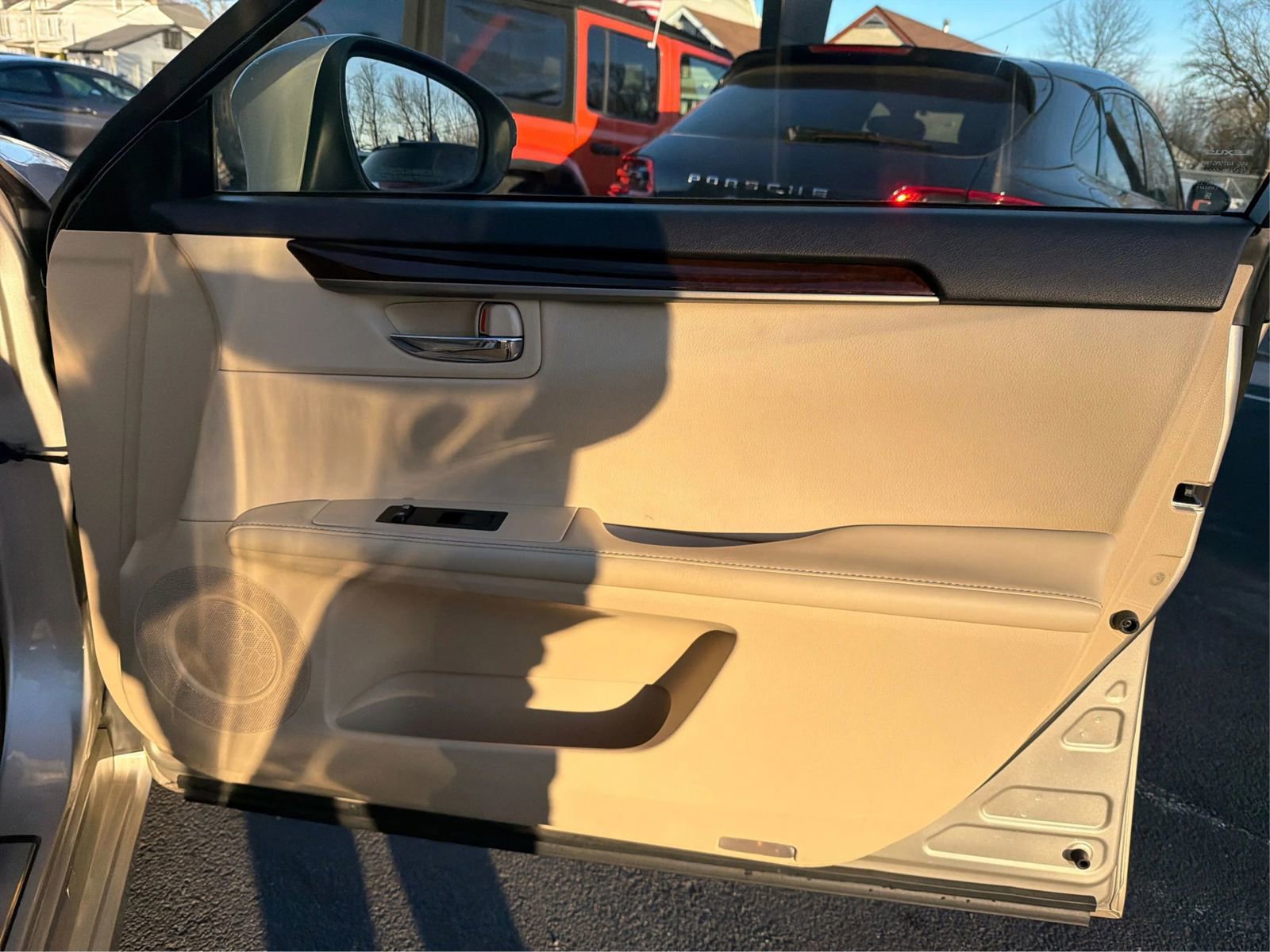 Used 2014 Lexus ES 350 w/ Luxury Package image 20