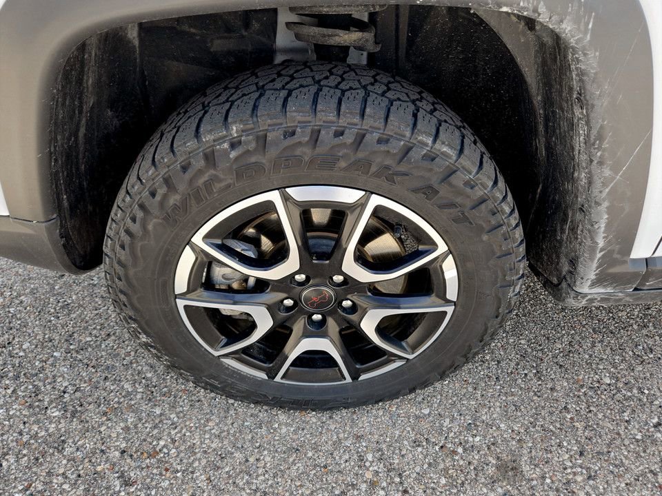 Used 2025 Jeep Compass Trailhawk AWD/4WD image 31