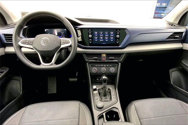 Certified 2022 Volkswagen Taos SE image 15