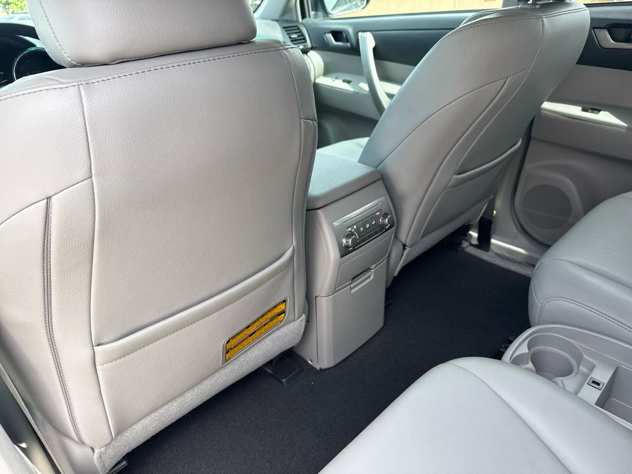 Used 2012 Toyota Highlander SE FWD image 43