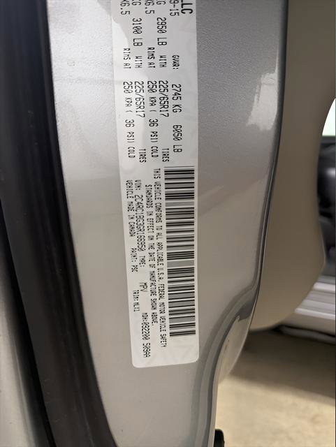 Used 2016 Chrysler Town & Country Touring FWD image 23