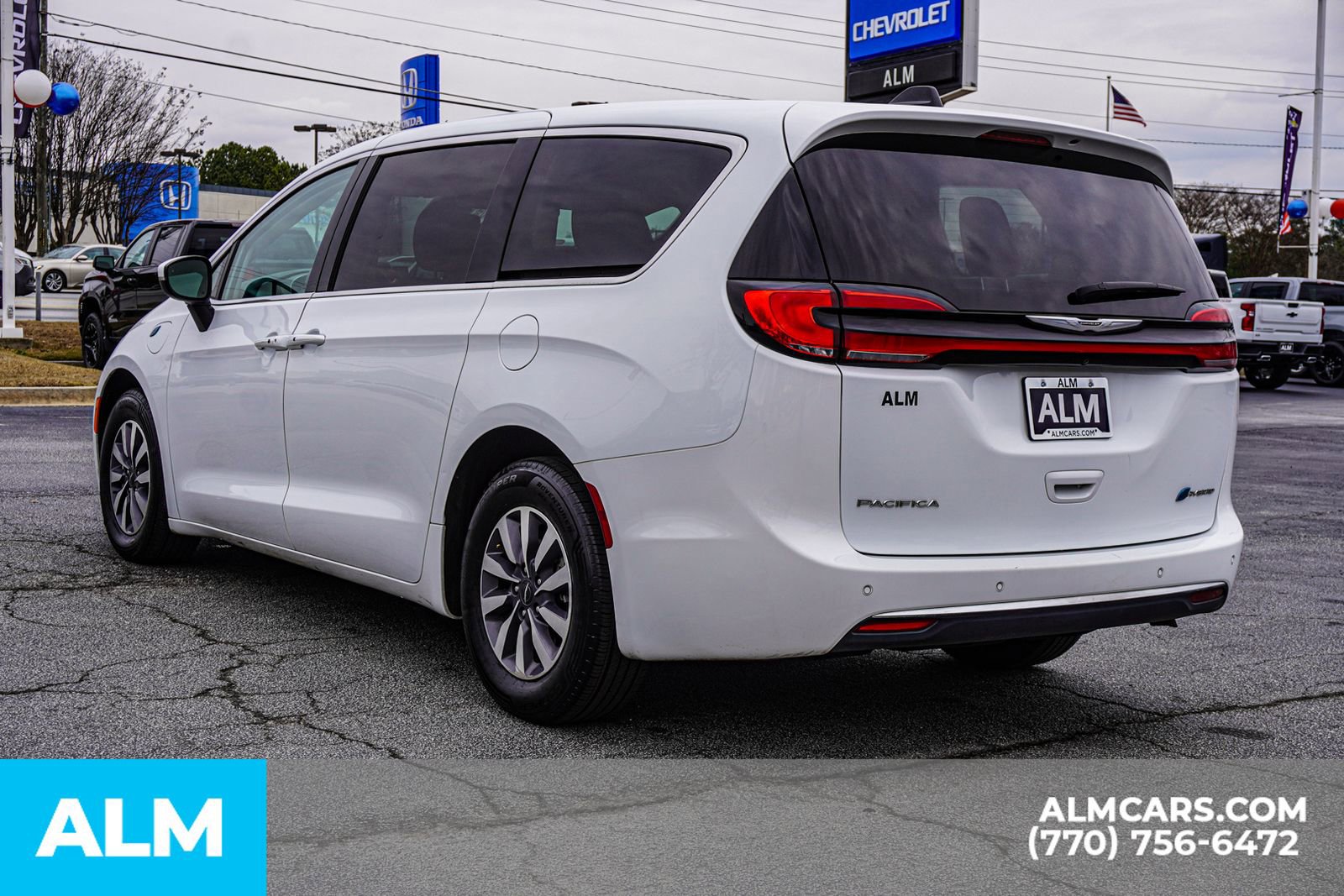 Used 2023 Chrysler Pacifica Touring-L image 8