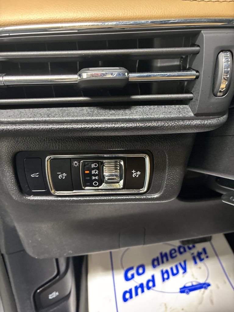 Used 2023 Lincoln Corsair Reserve w/ Jet Appearance Package image 14