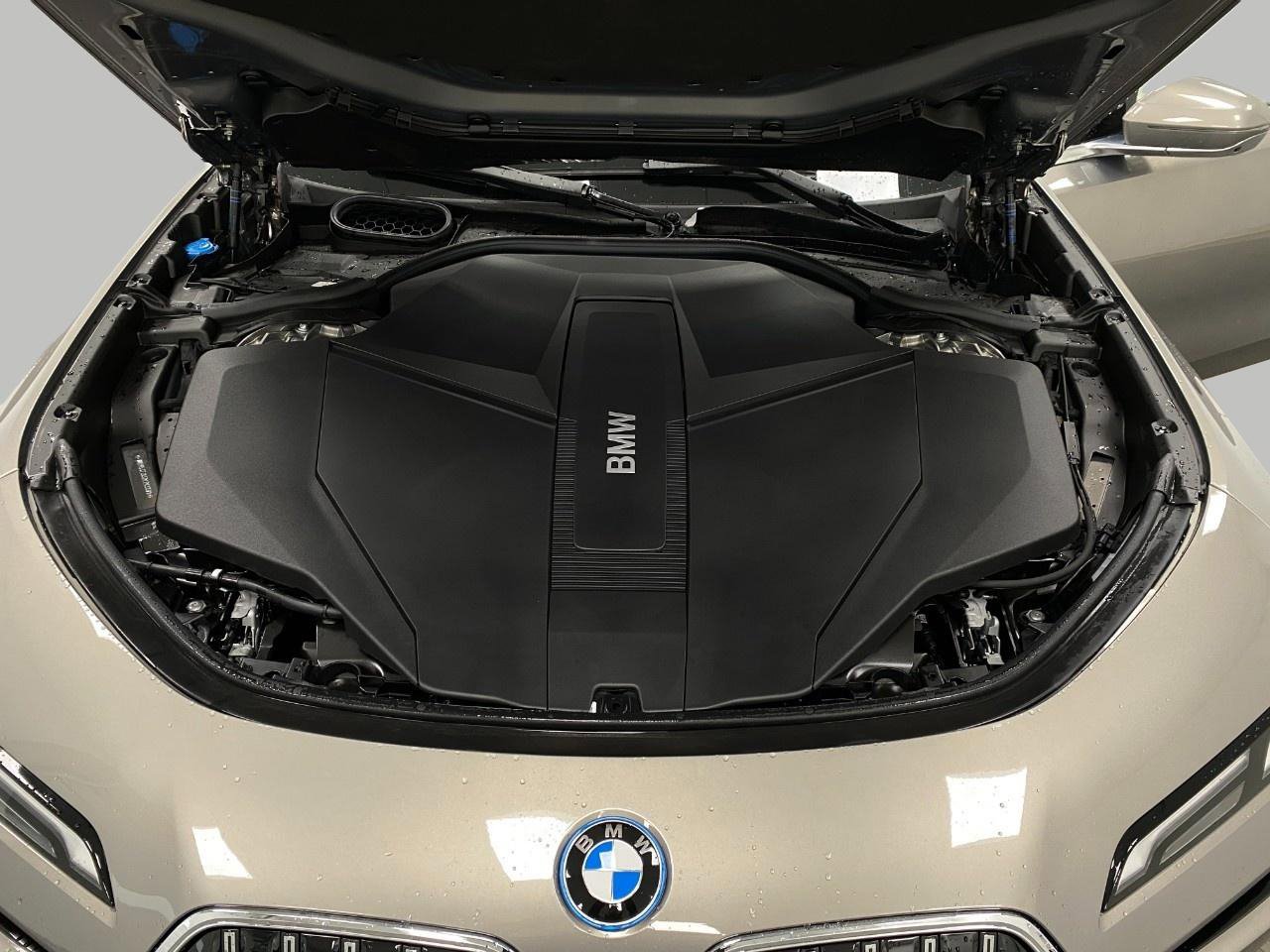 Used 2024 BMW i7 xDrive60 image 10