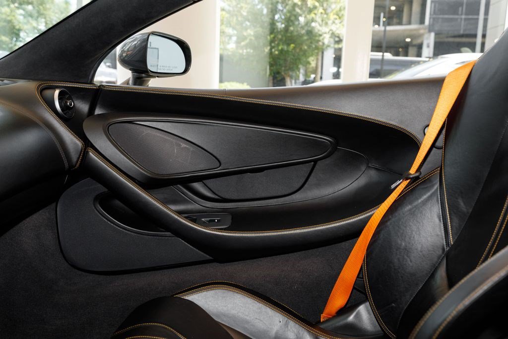 Used 2019 McLaren 570S Spider RWD image 26