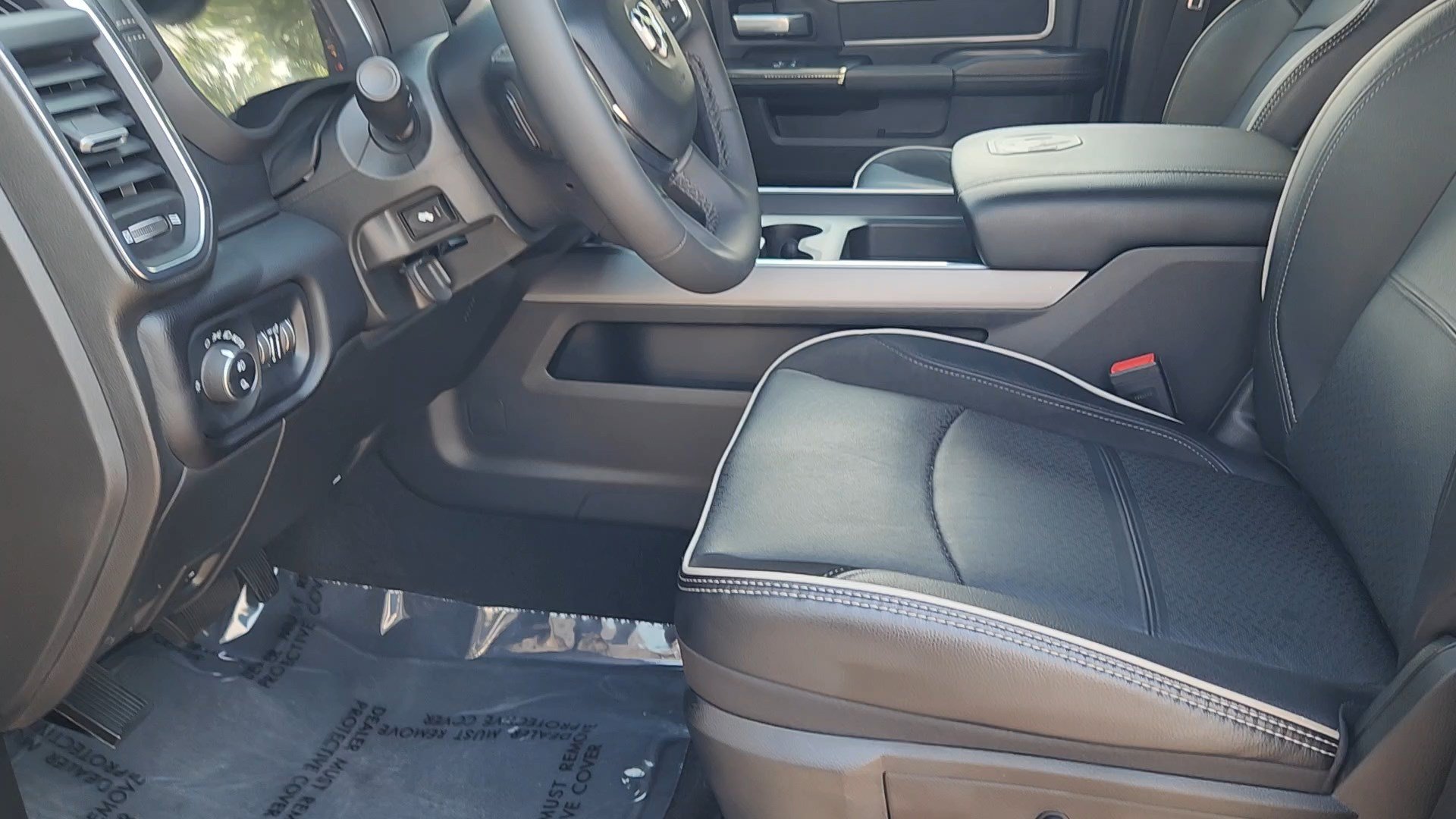 Used 2025 RAM 2500 Laramie AWD/4WD image 33