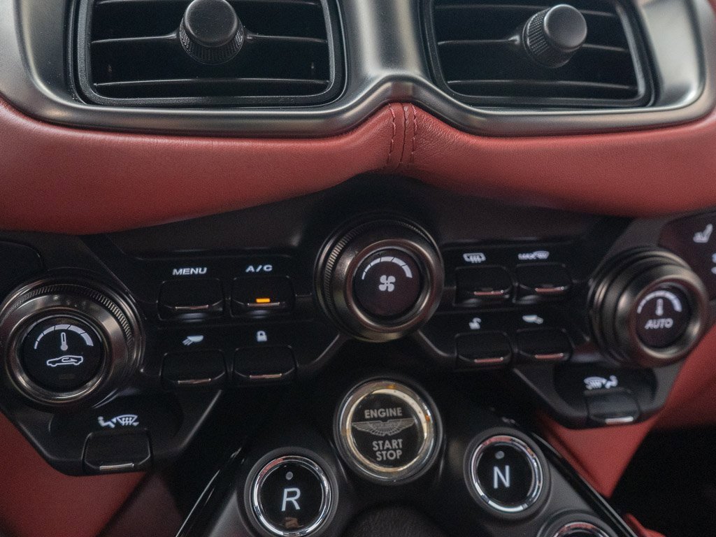Used 2021 Aston Martin V8 Vantage Roadster image 36