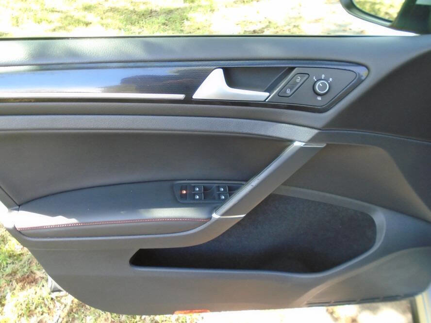 Used 2016 Volkswagen GTI SE w/ Driver Assistance Package image 18