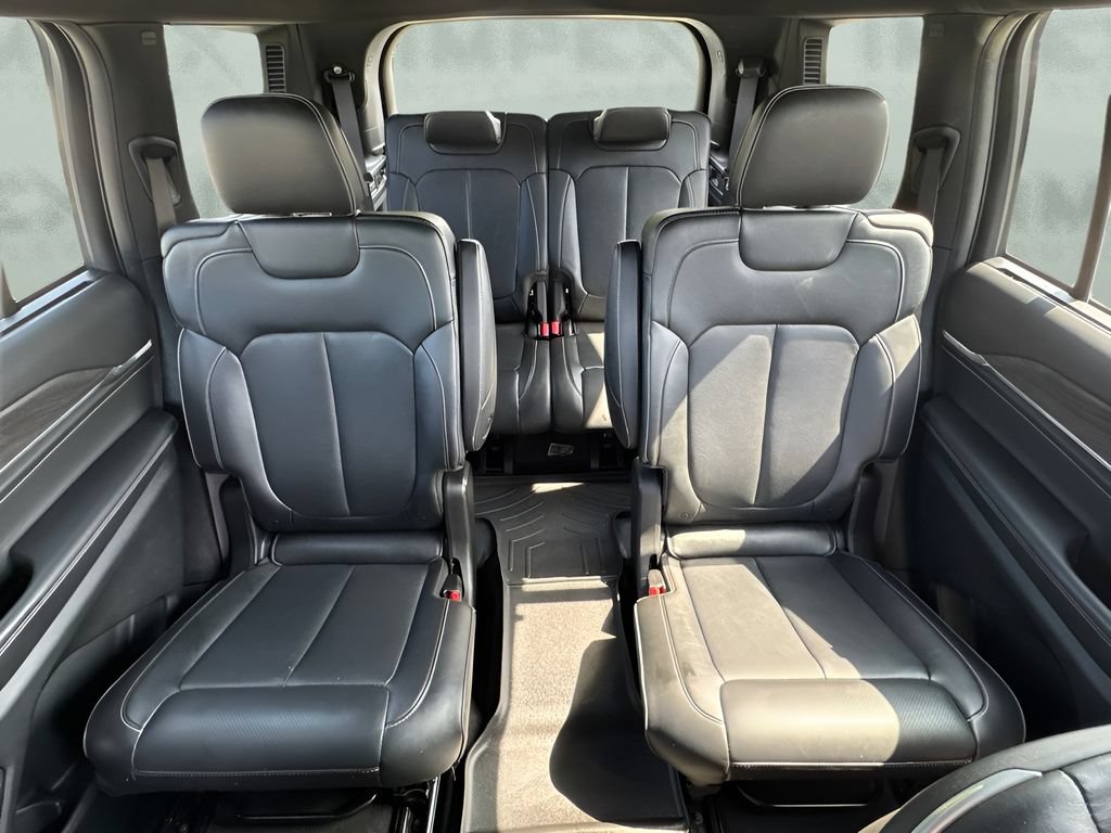 Used 2021 Jeep Grand Cherokee L Overland w/ Luxury Tech Group IV AWD/4WD image 12