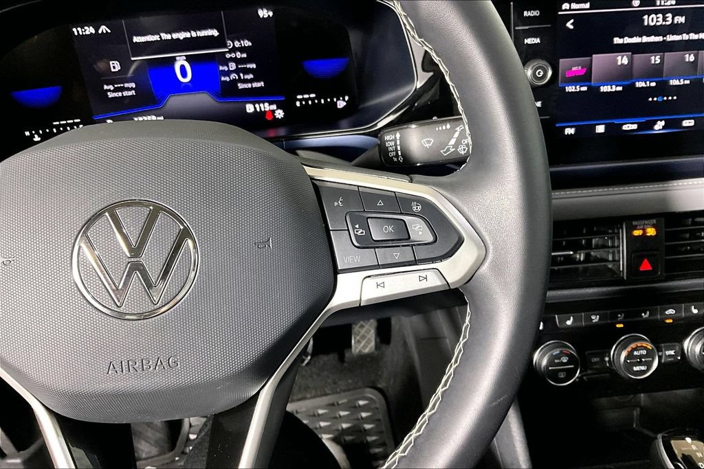 Used 2024 Volkswagen Taos SE w/ Panoramic Sunroof Package AWD/4WD image 15