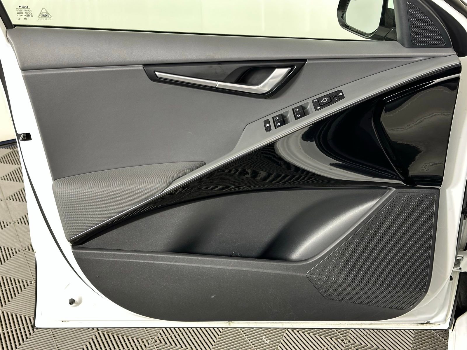 Used 2023 Kia Niro EX Touring image 36