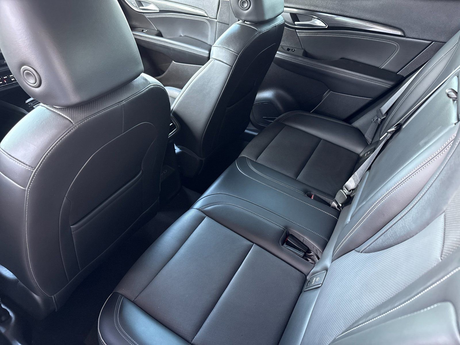 Used 2023 Buick Envision Essence image 11