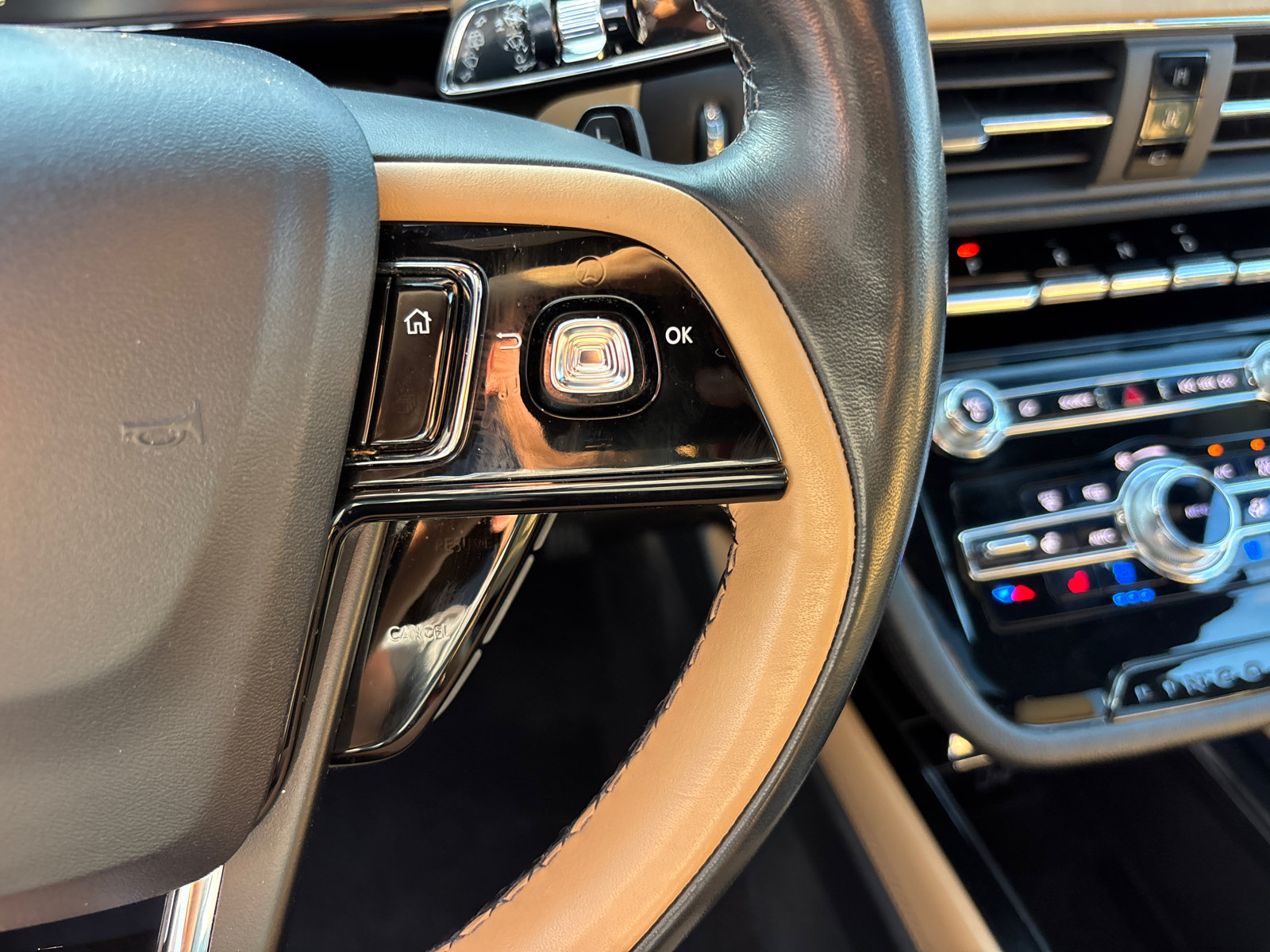 Certified 2022 Lincoln Corsair Reserve w/ Luxury Package AWD/4WD image 18