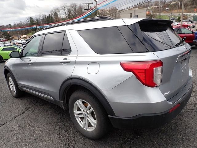 Used 2022 Ford Explorer XLT image 3