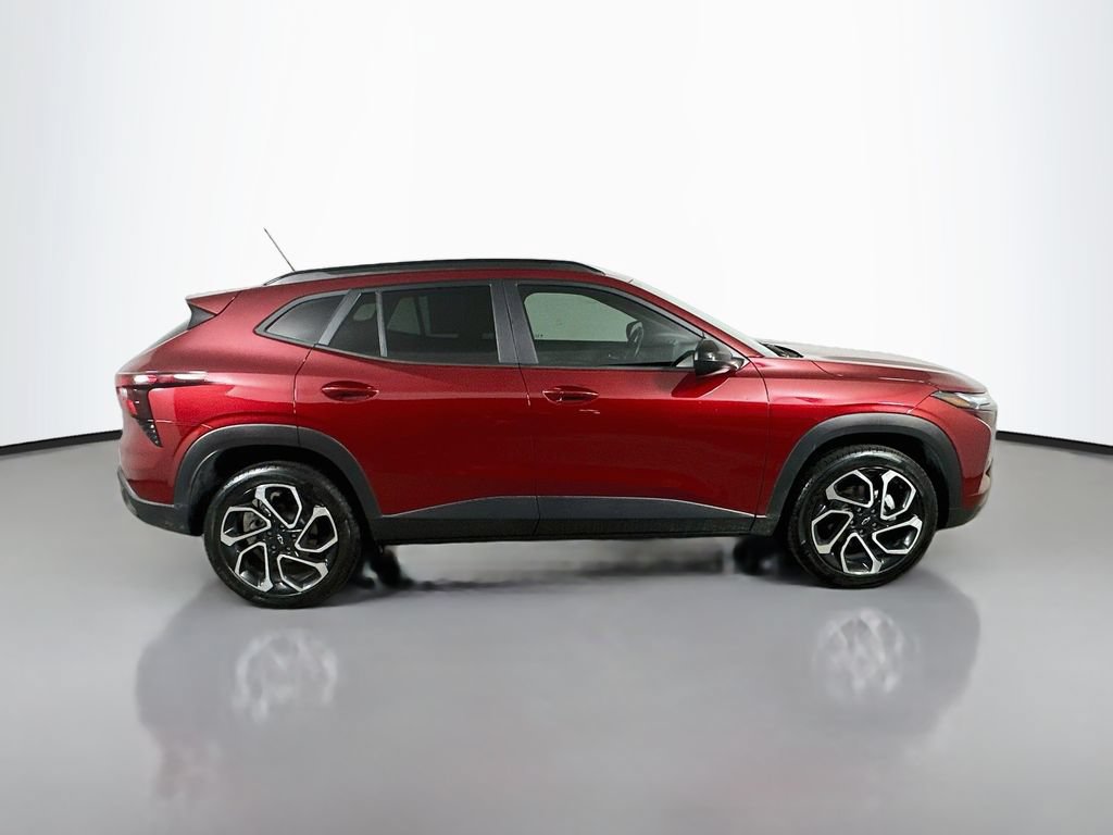 Used 2025 Chevrolet Trax RS w/ Sunroof Package FWD image 7