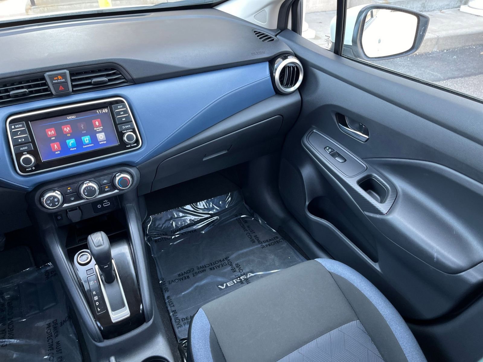 Used 2025 Nissan Versa SV image 32