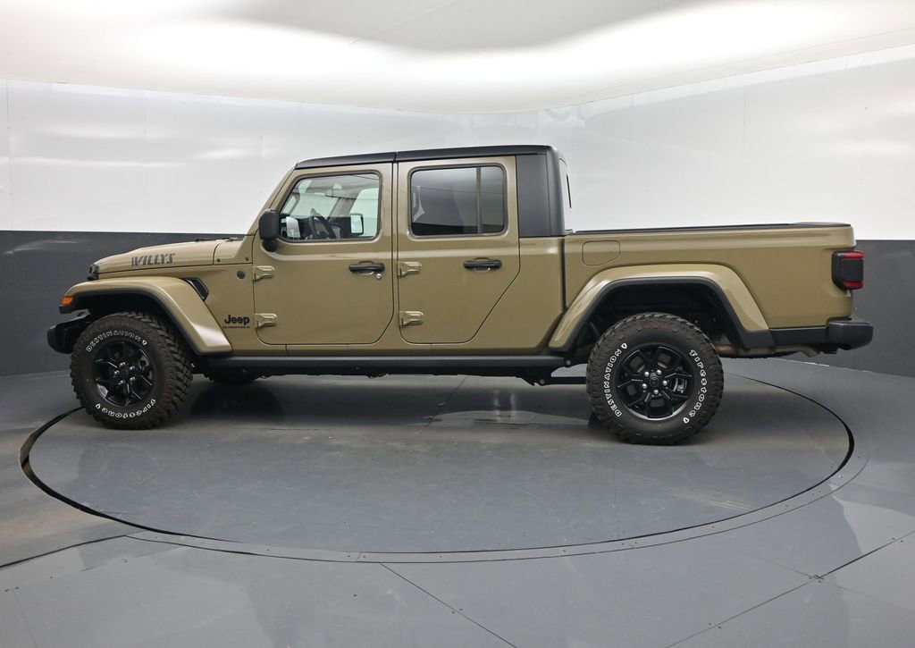 Used 2025 Jeep Gladiator Willys image 10