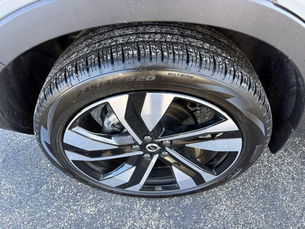 New 2025 Volvo XC40 B5 Plus w/ Protection Package Premier image 10