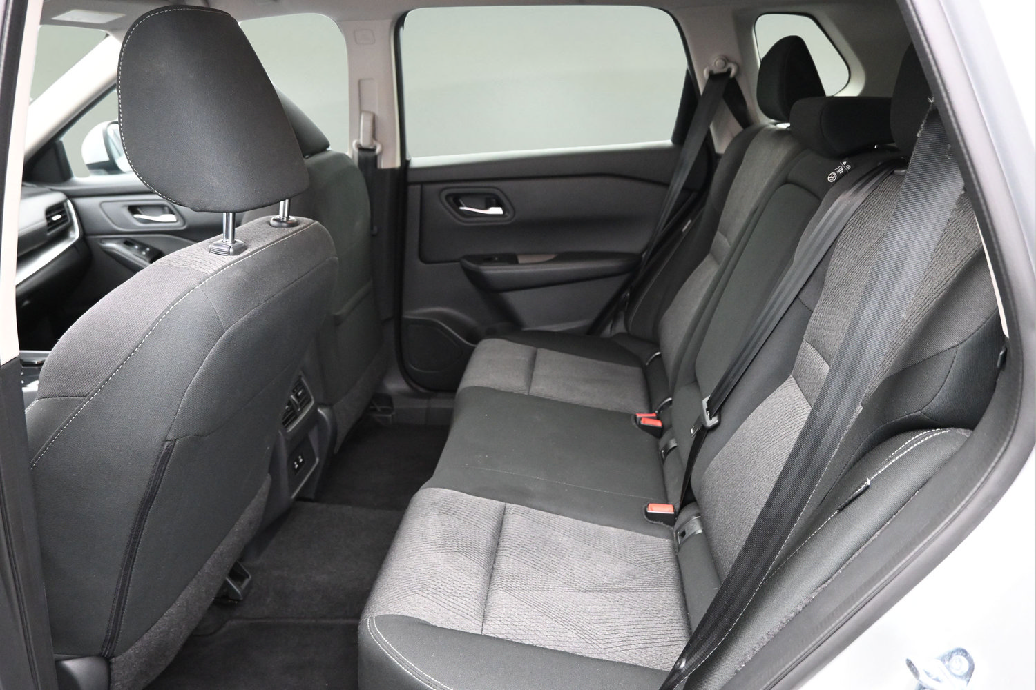 Used 2025 Nissan Rogue SV FWD image 24