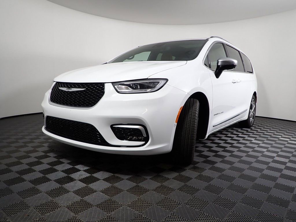 New 2026 Chrysler Pacifica Pinnacle image 13