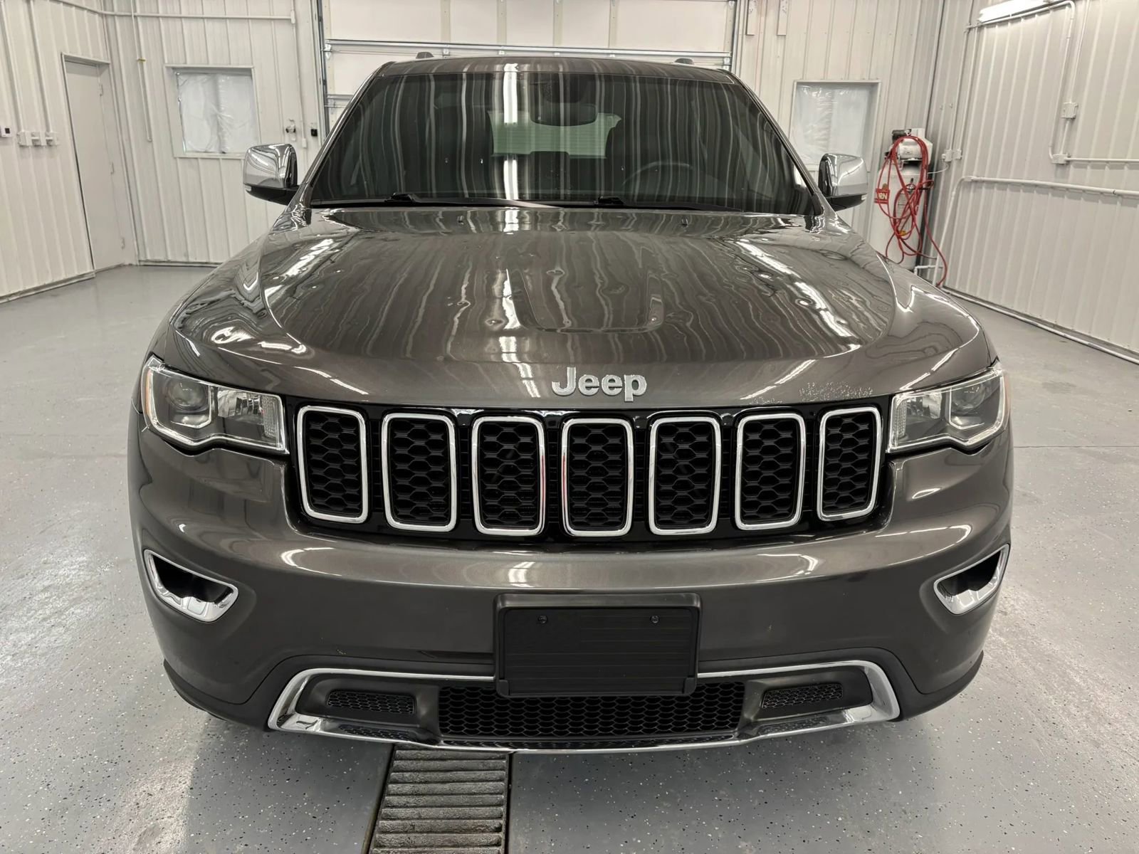 Used 2019 Jeep Grand Cherokee Limited AWD/4WD image 12