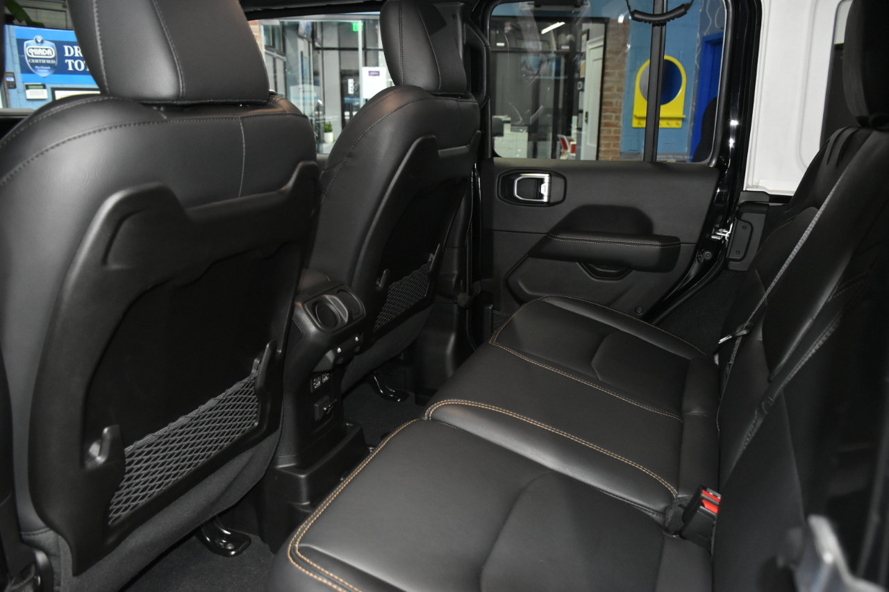 Used 2024 Jeep Wrangler Unlimited Sahara w/ Technology Group image 30