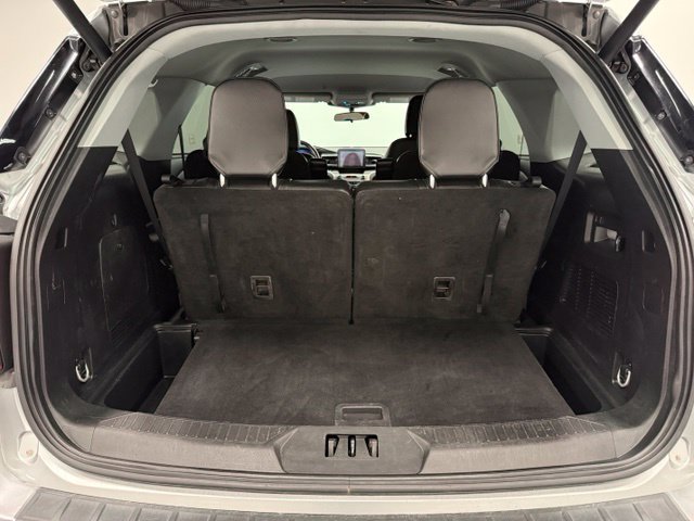 Used 2024 Ford Explorer XLT w/ Equipment Group 202A AWD/4WD image 30