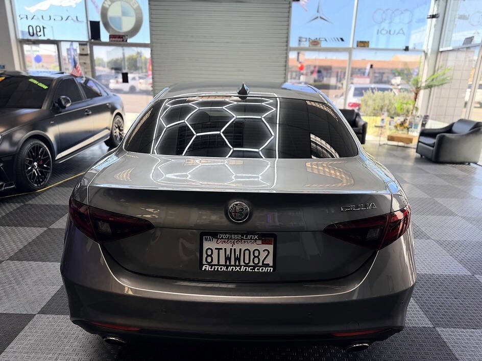 Used 2018 Alfa Romeo Giulia RWD image 15