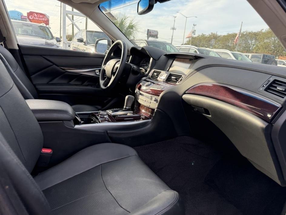 Used 2019 INFINITI Q70 Luxe w/ Proactive Package image 22
