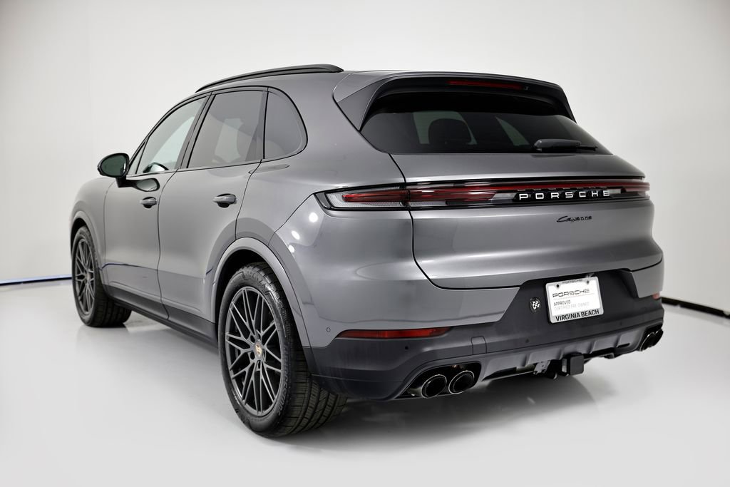 Certified 2025 Porsche Cayenne AWD/4WD image 3