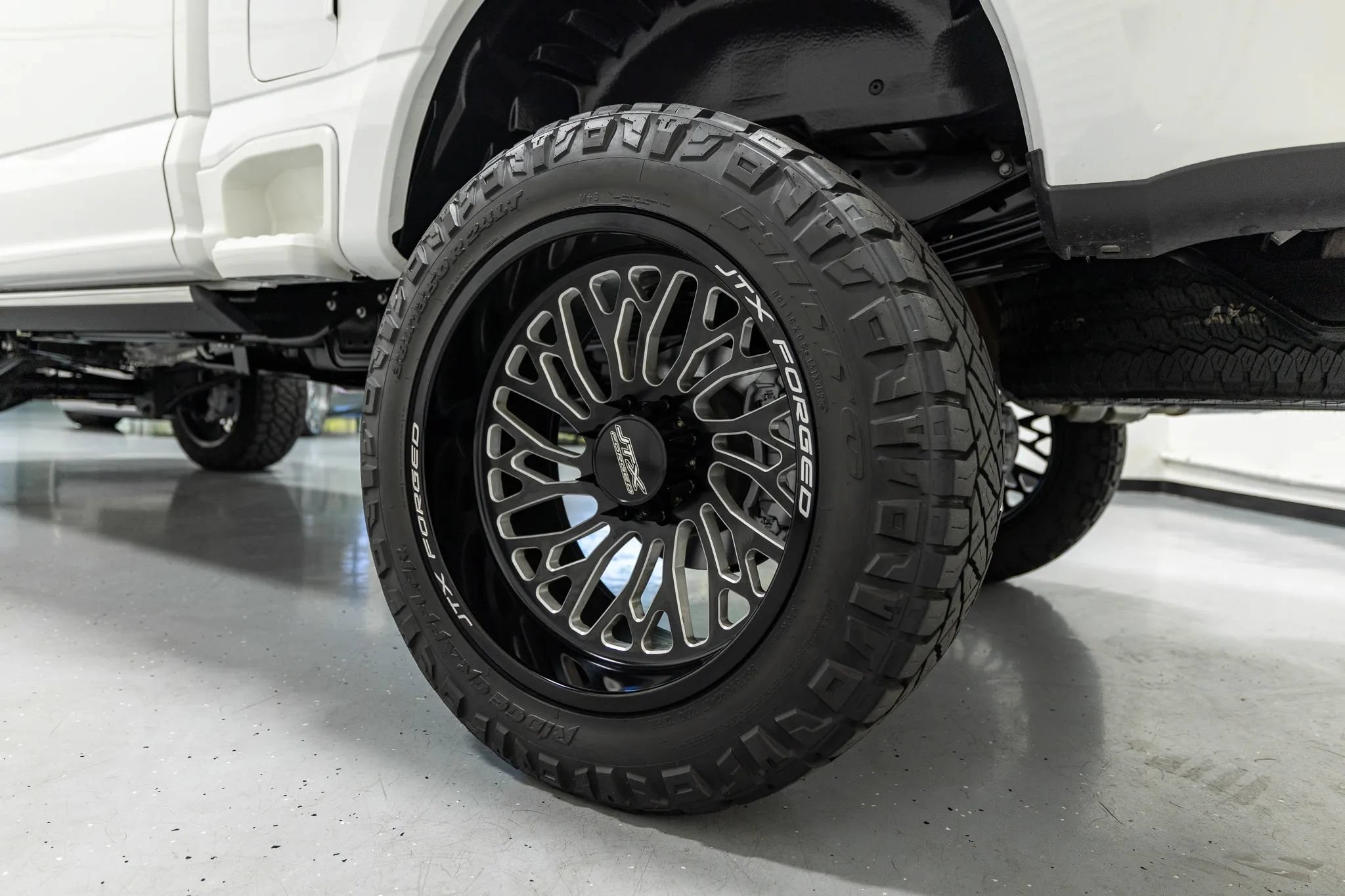 Used 2025 Ford F250 Platinum AWD/4WD image 17