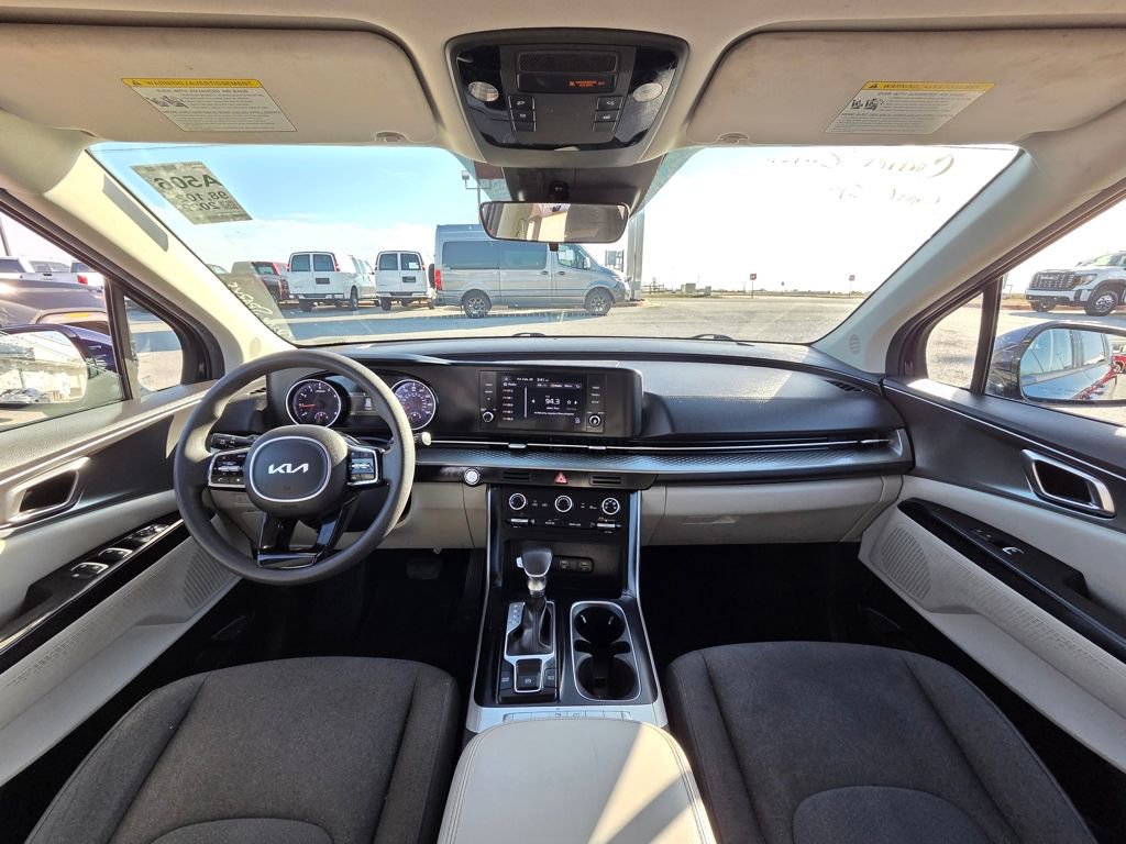 Used 2022 Kia Carnival LX image 28