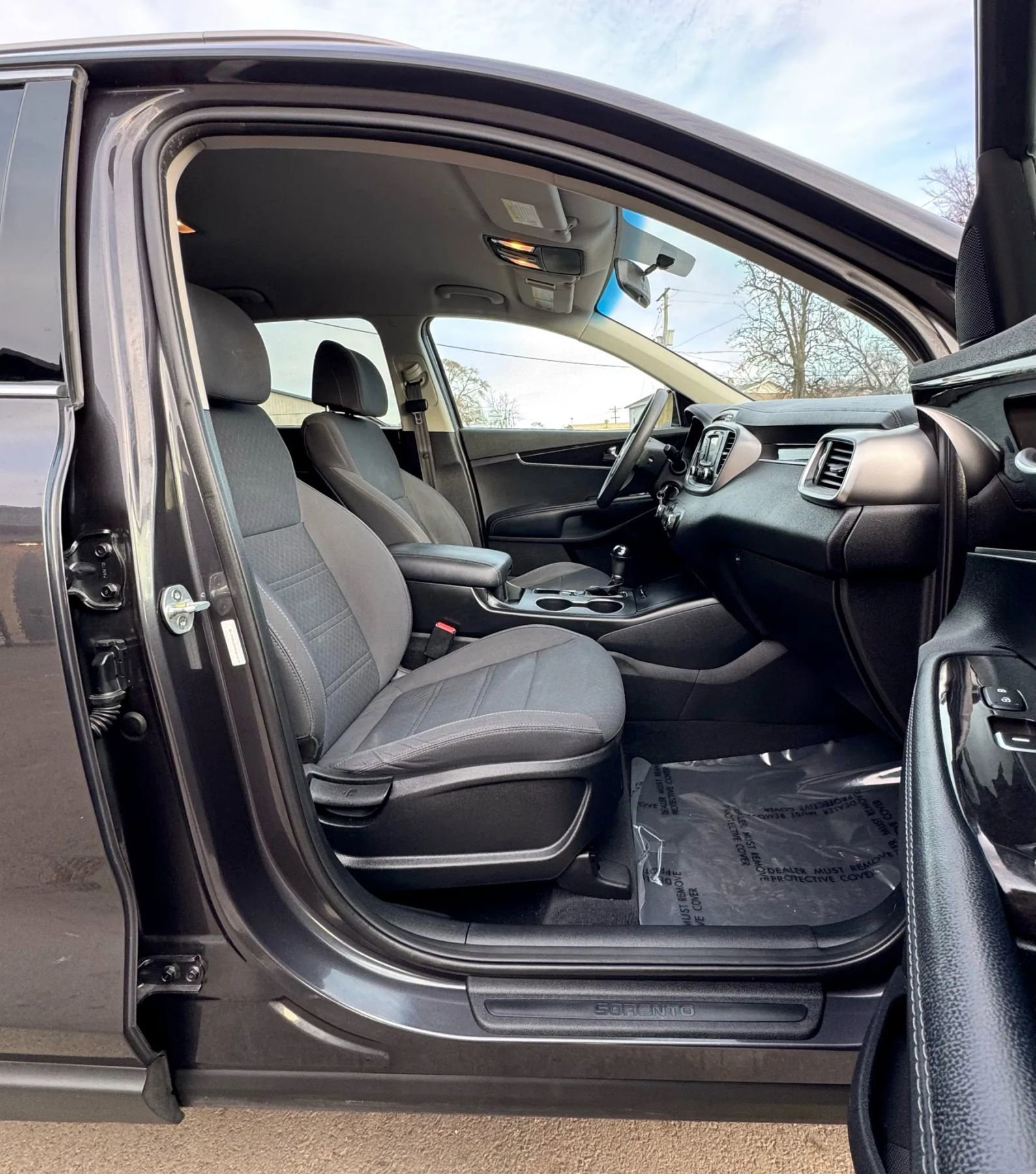 Used 2017 Kia Sorento LX image 7