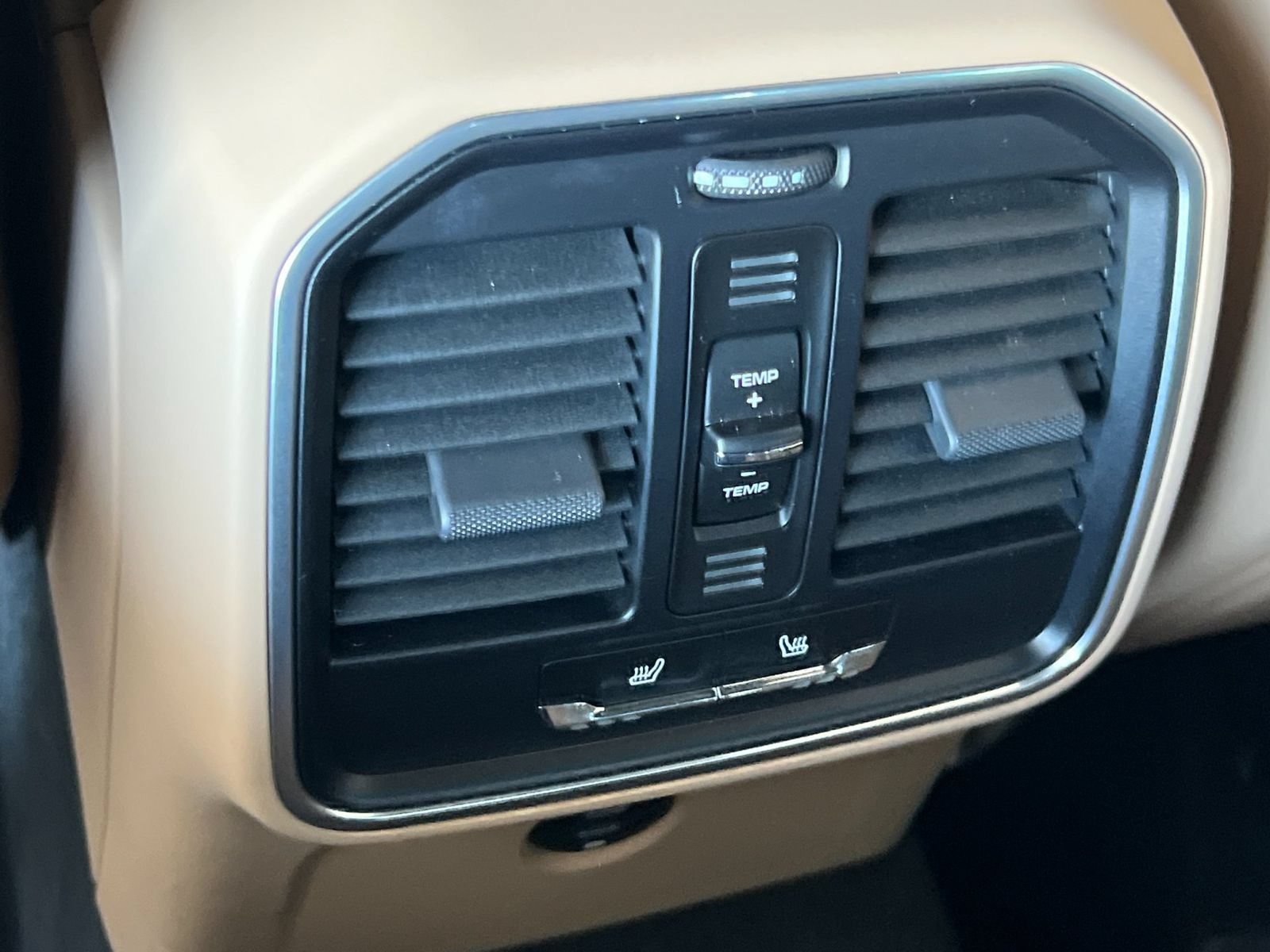 Certified 2025 Porsche Macan S AWD/4WD image 15