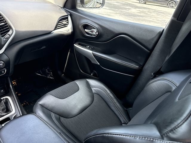 Used 2018 Jeep Cherokee Latitude Plus w/ Cold Weather Group image 22