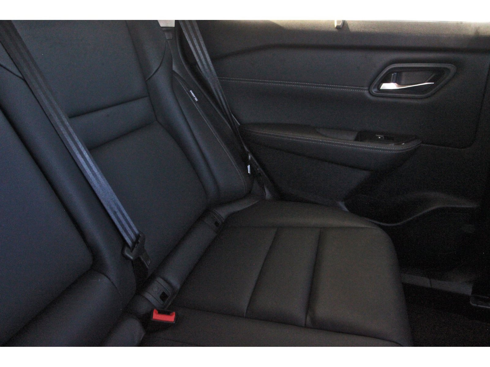 Certified 2025 Nissan Rogue SL w/ SL Premium Package FWD image 16