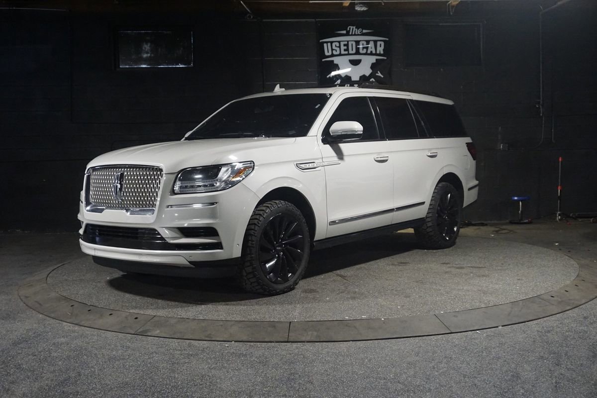 Used 2021 Lincoln Navigator Reserve image 1